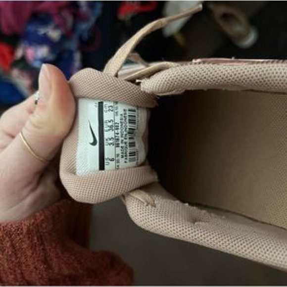 Women’s Limited Edition Rose Gold Nike Air Max Thea - Picture 8 of 8